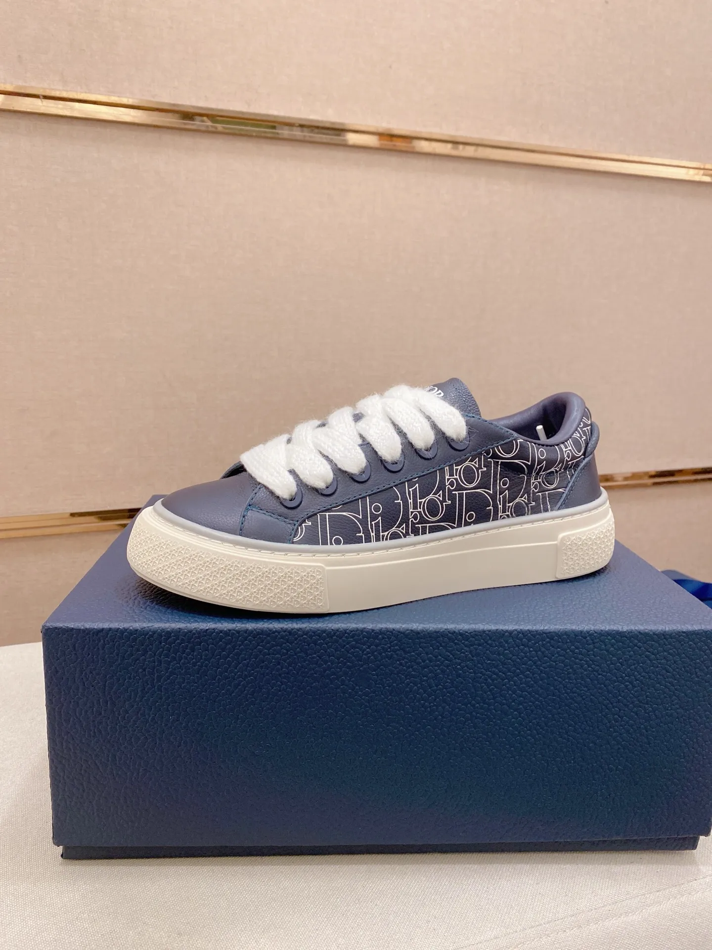 Factory price: 300 Men's shoes 💰[Dior·Dior] Top 🔍Couple style 💏🔍New casual sports style couple shoes, new four-season design, perfect workmanship, lace-up lazy style to create cabinet quality, upper: imported first-layer cowhide, sheepskin lining is soft and comfortable, ultra-light TPU wear-resistant outsole, simple, versatile fashion men's shoes, excellent color code number 35--44